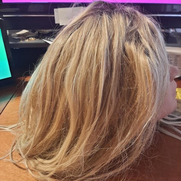 NEW !  Long 27 Inch Hair Curly Wavy Wig Golden Blonde